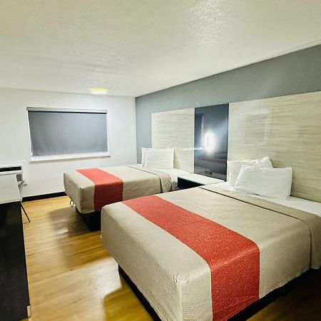 Evergreen Inn & Suites Portland (Adults Only) Dış mekan fotoğraf