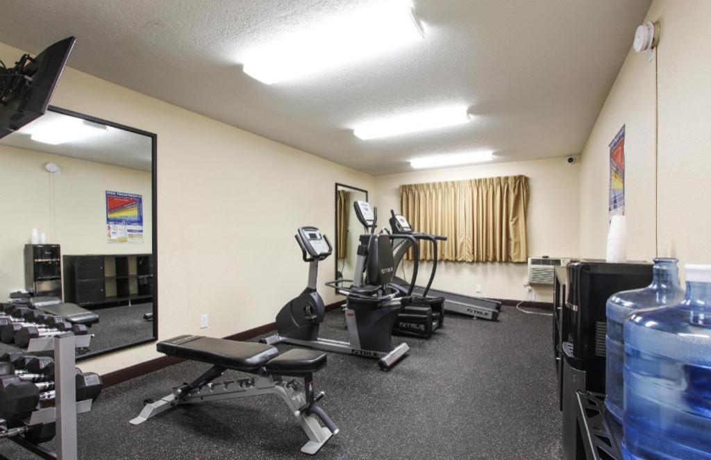 Evergreen Inn & Suites Portland (Adults Only) Dış mekan fotoğraf