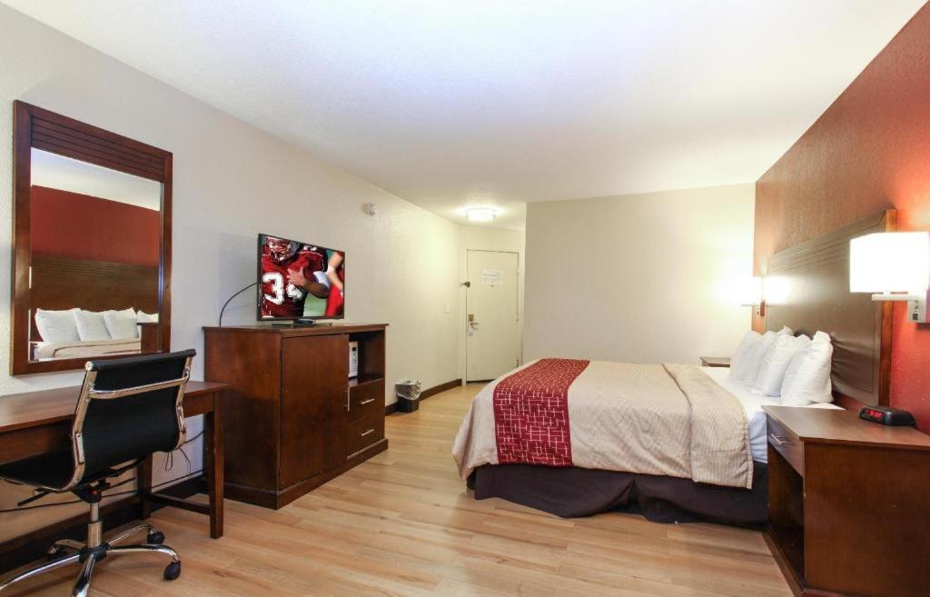 Evergreen Inn & Suites Portland (Adults Only) Dış mekan fotoğraf