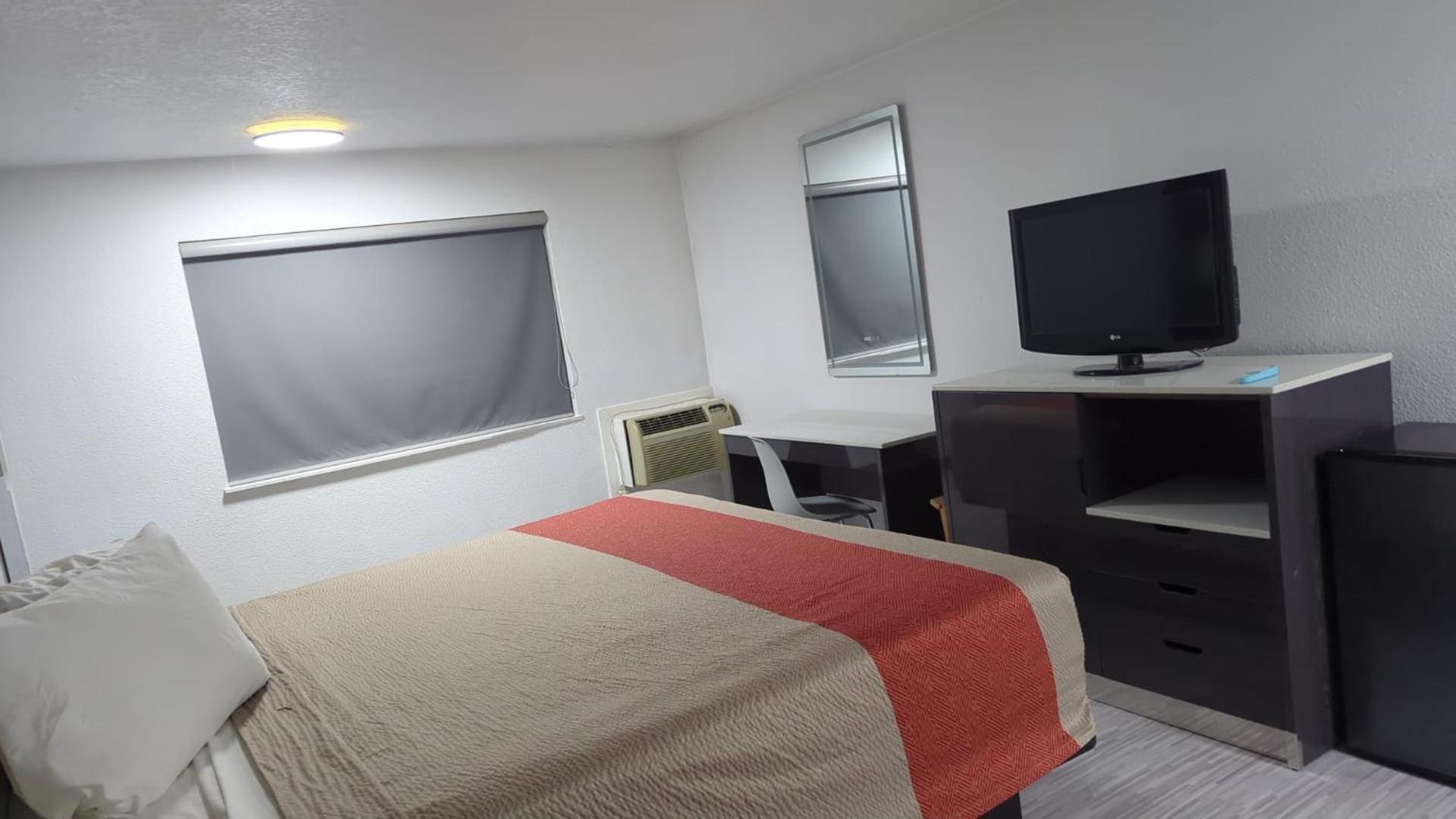 Evergreen Inn & Suites Portland (Adults Only) Dış mekan fotoğraf
