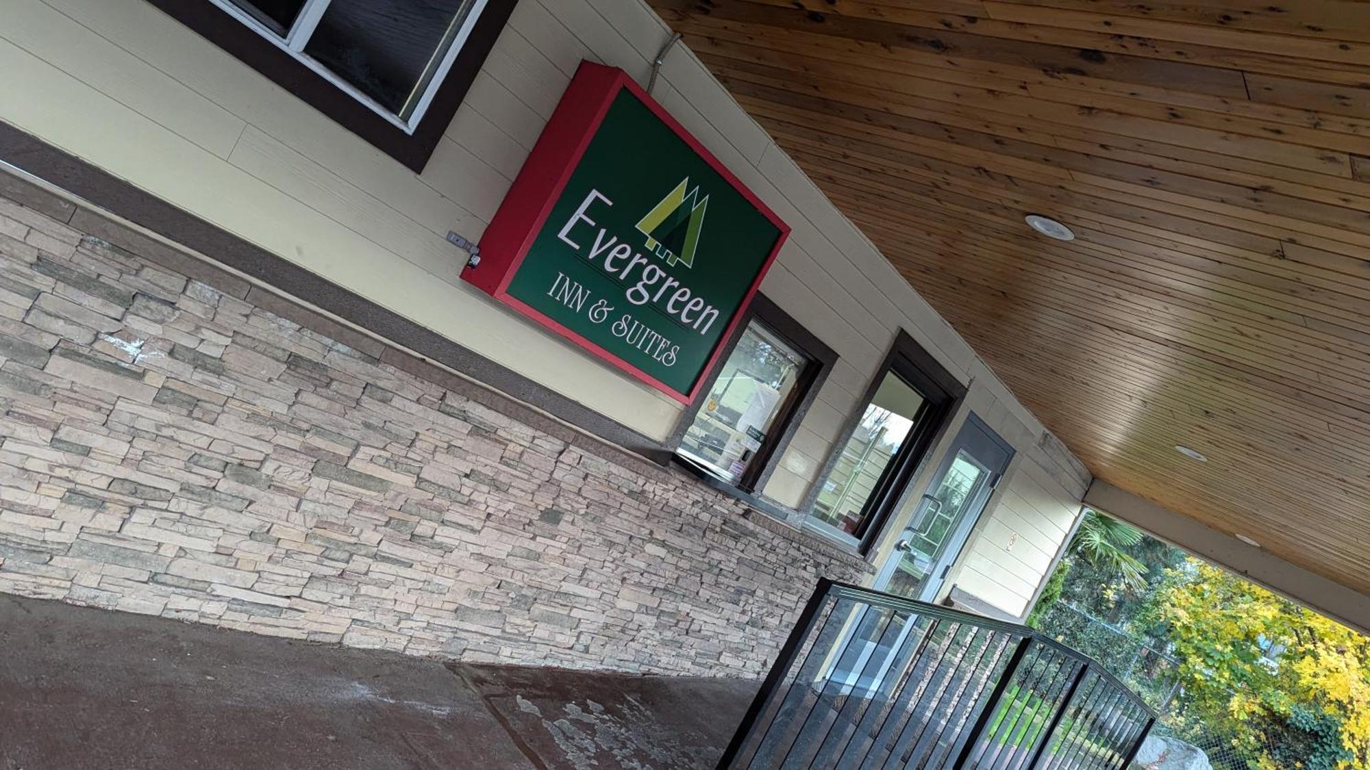 Evergreen Inn & Suites Portland (Adults Only) Dış mekan fotoğraf