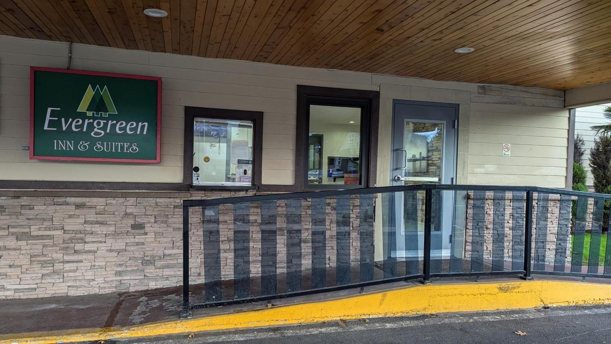 Evergreen Inn & Suites Portland (Adults Only) Dış mekan fotoğraf