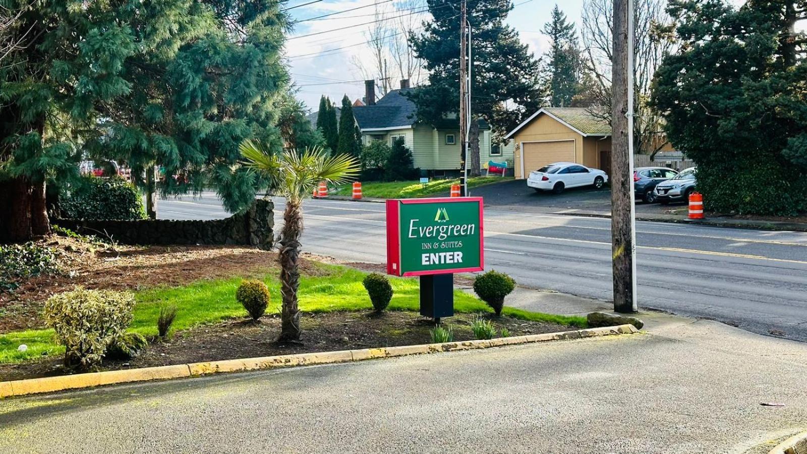 Evergreen Inn & Suites Portland (Adults Only) Dış mekan fotoğraf