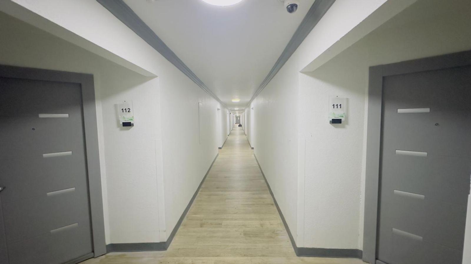 Evergreen Inn & Suites Portland (Adults Only) Dış mekan fotoğraf