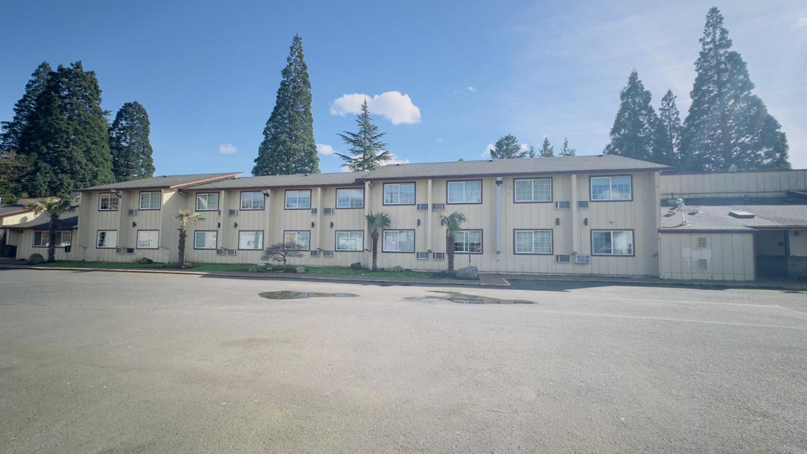 Evergreen Inn & Suites Portland (Adults Only) Dış mekan fotoğraf