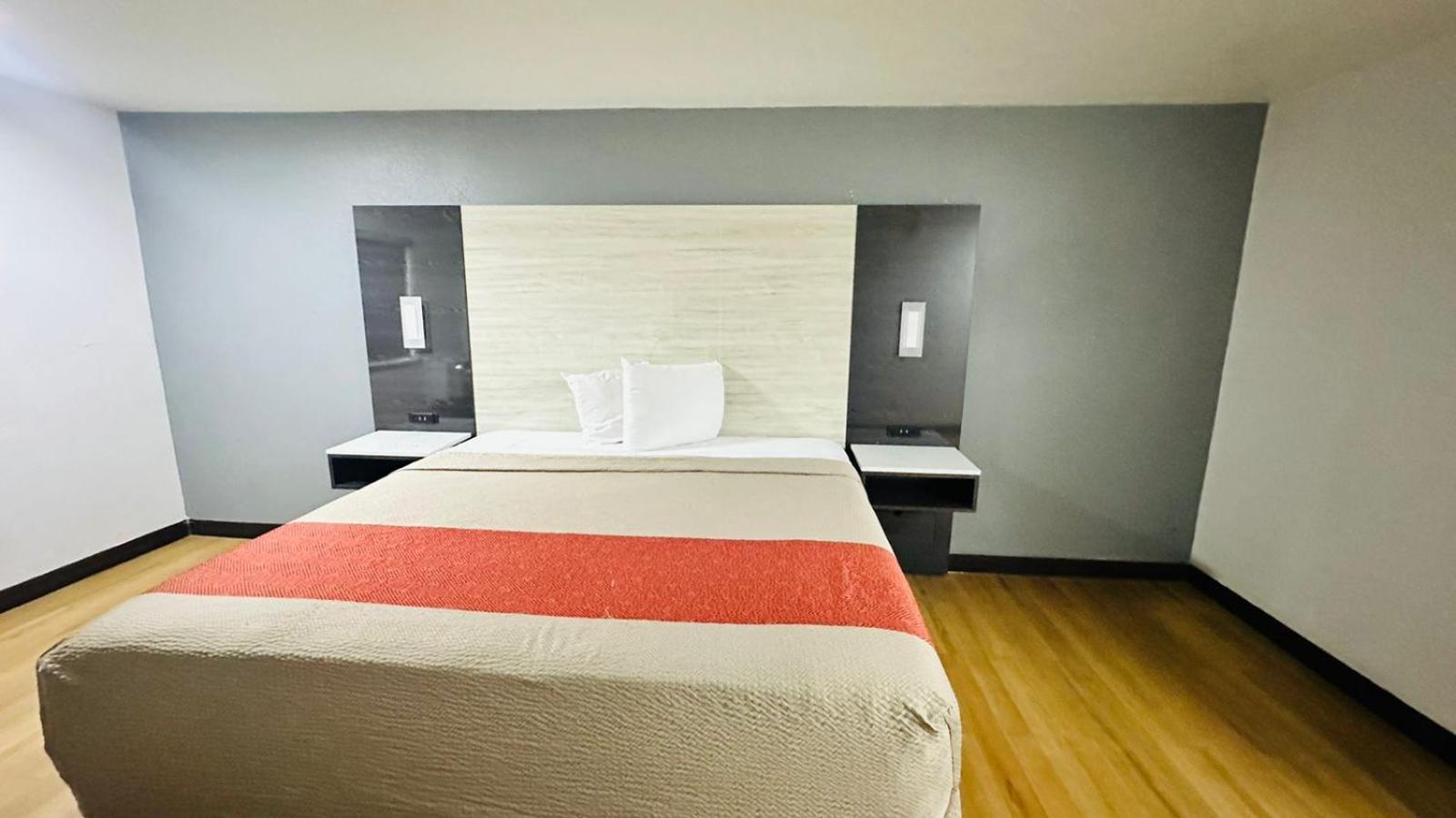 Evergreen Inn & Suites Portland (Adults Only) Dış mekan fotoğraf